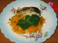 Codfish baked with carrot.