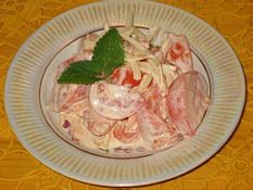 Tomotoes salad with onion